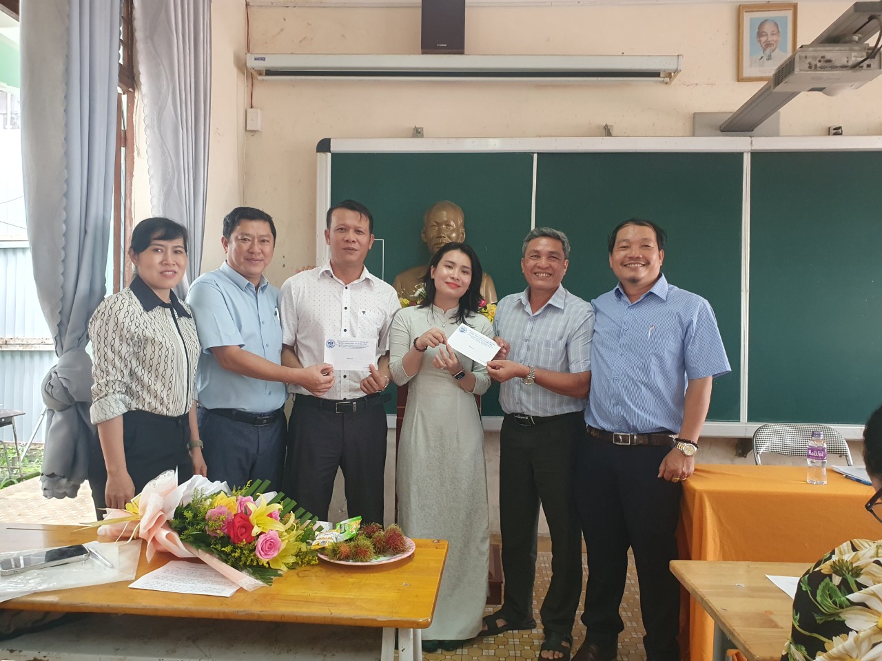 tuyen sinh9